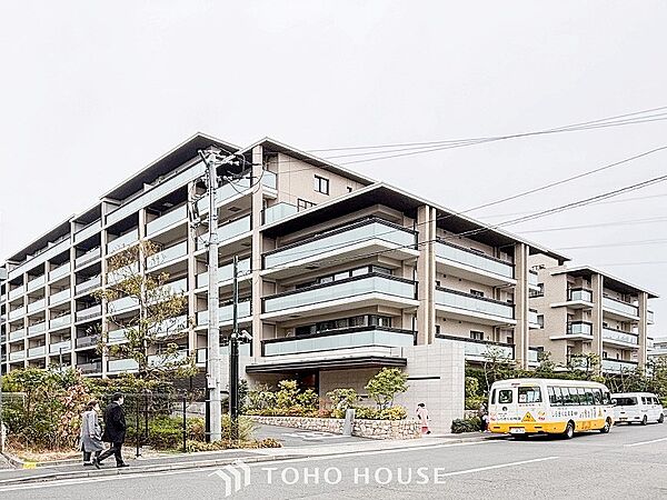 現地外観写真『快適』は「家」と「街」と「環境」が調和した時に訪れるだと改めて感じさせてくれます。