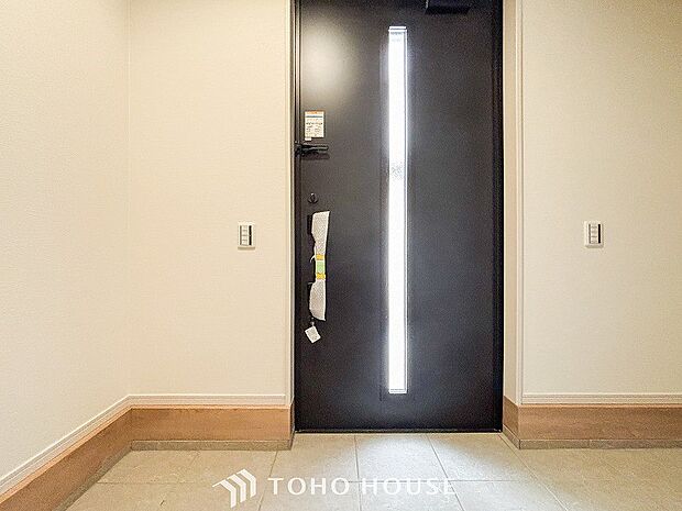 居住者の帰り、訪れる方を優しく迎えてくれる玄関です。