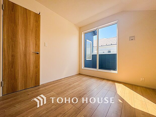 採光もアクセントの一つとして。プライベートルームにはやさしい光が射し込んでいます。