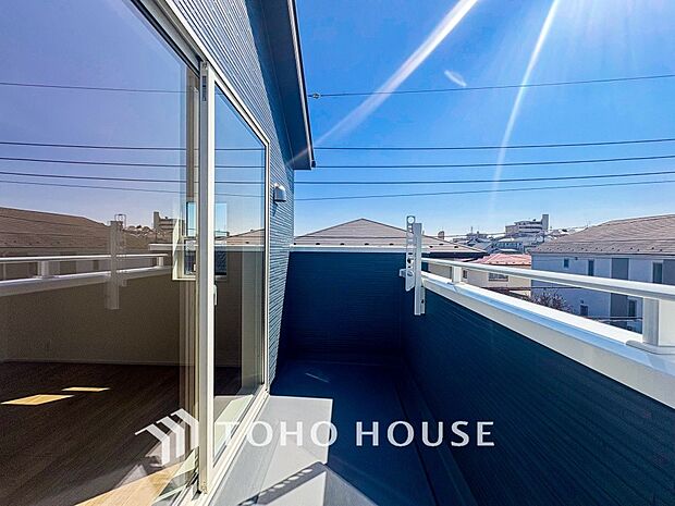 お部屋にも爽やかな風と暖かく柔らかな日差しが差し込み、毎日の暮らしを豊かに彩ります。