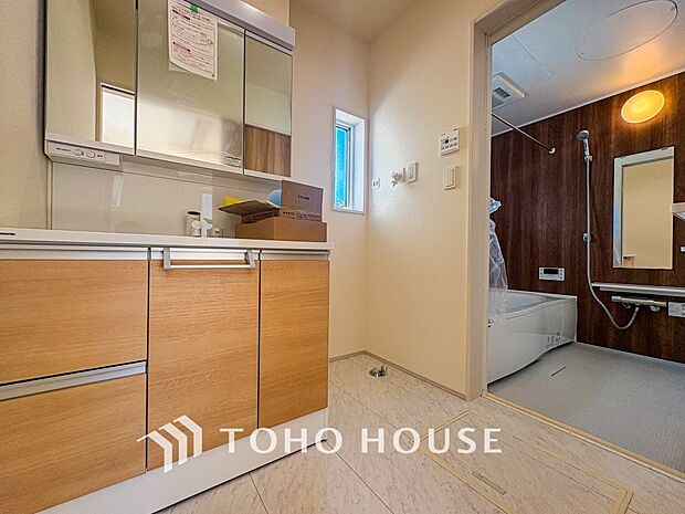 清潔感のあるプライベート空間は、身だしなみチェックや肌のお手入れに最適です。