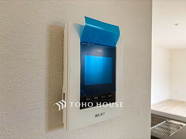 誰が来てもわかる様にモニター付きインターホンを設置。