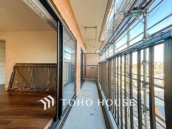 心地よい風を肌で感じることのできるバルコニー。
