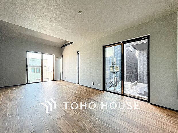 家族みんなが爽やかに健やかに過ごせるように、溢れる光をたっぷり取り込んだリビング。