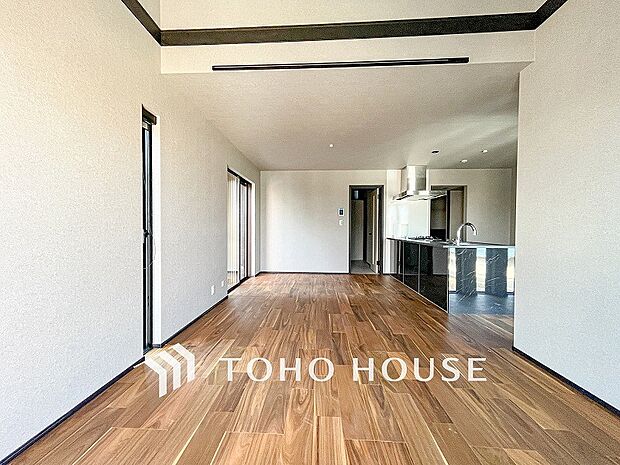 戸建てならではのリビング。落ち着いた色調のリビングは家族団欒の憩いの場所です。