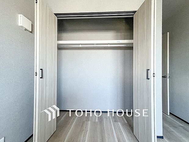 ウォークインクロゼットのある住まいで居住スペースを広く使えます。