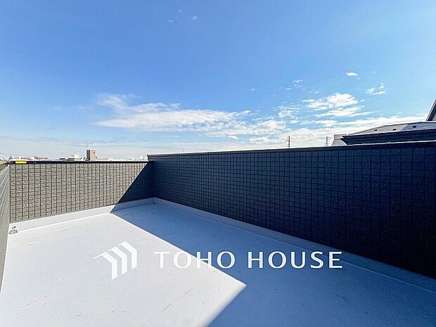 ルーフバルコニーは、暮らしの中での光と風を演出してくれています。開放的な空間をお楽しみください。