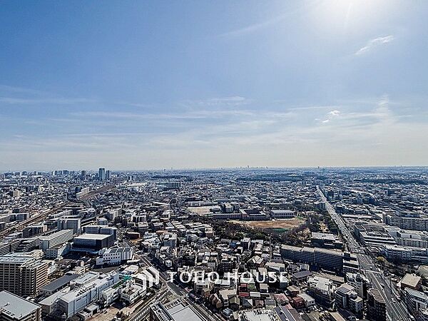 開放的で気持ちの良い眺望と青い空を満喫できます。