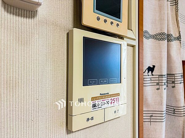 誰が来てもわかる様にモニター付きインターホンを設置。