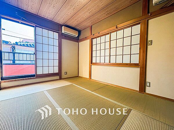 来客時や一息つきたいときなどに利用できる用途多様な空間です。