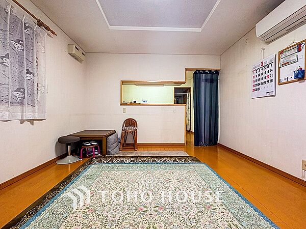 戸建てならではのリビング。落ち着いた色調のリビングは家族団欒の憩いの場所です。