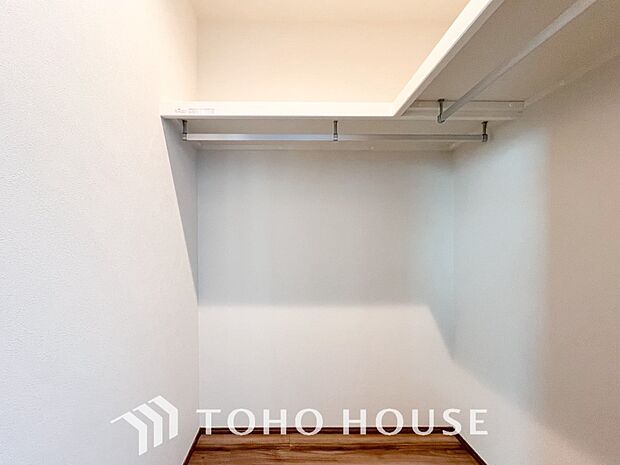 衣類だけでなく大きな荷物も収納でき、お部屋がすっきりします。