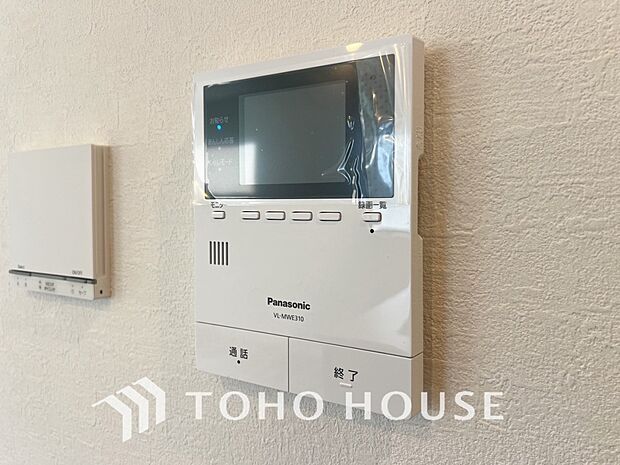 誰が来てもわかる様にモニター付きインターホンを設置。