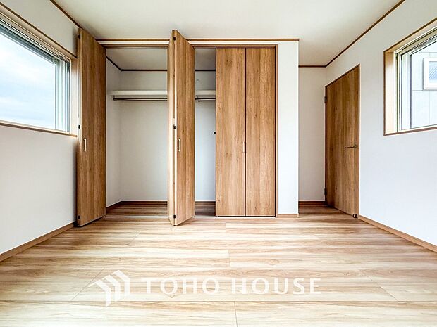 1日の疲れを癒し、心地よく寛げるようゆったりとした広さを確保しています。