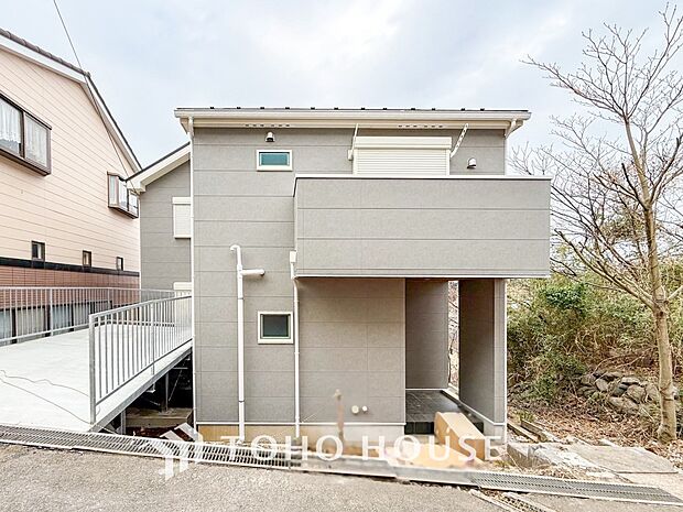 表現された空間は豊かな光と風を纏い、暮らしの時間を豊かにしてくれます。