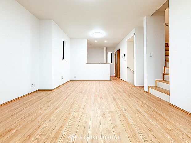 光と風があふれる開放的なリビングダイニングには自然と家族みんなが集まってきます。