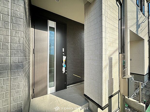 帰り着くたびに洗練されたテイストの空間に迎えられ誇りと喜びを感じる玄関まわりです。