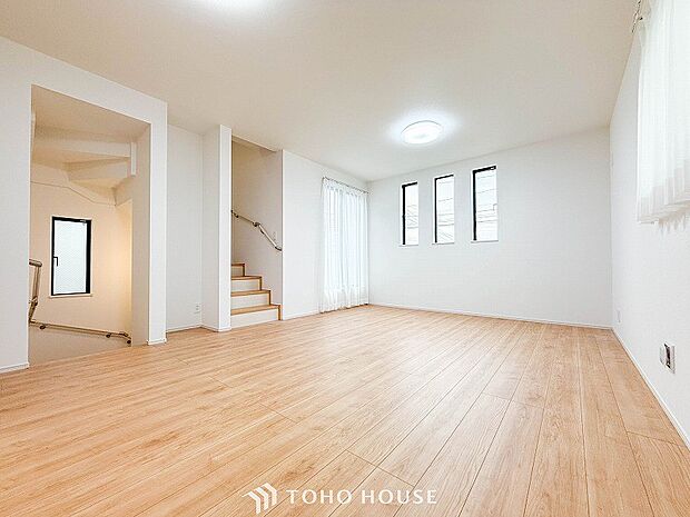 光と風があふれる開放的なリビングダイニングには自然と家族みんなが集まってきます。