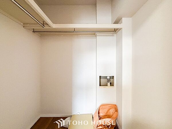衣類だけでなく大きな荷物も収納でき、お部屋がすっきりします。