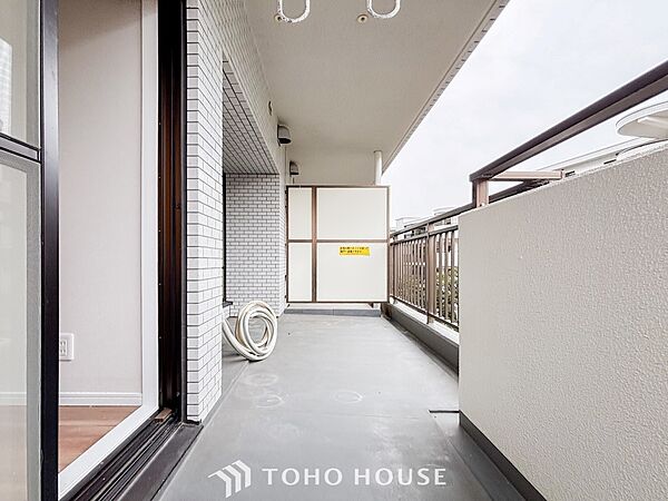 心地よい風を肌で感じることのできるバルコニー。