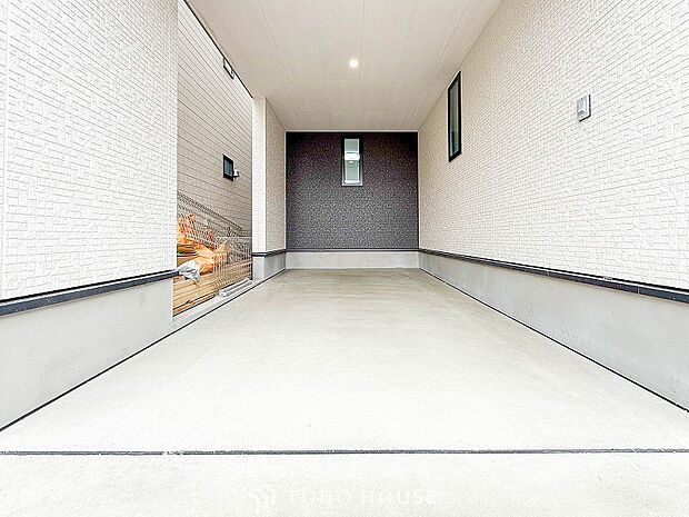 大切なお車を雨や風から守ってくれるビルトイン車庫付です。