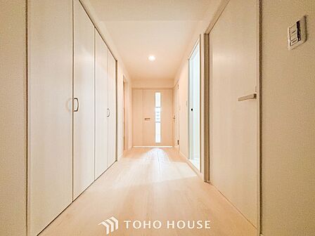 やわらかな陽射しがふりそそぎ、ゆったりした時間が流れる室内。