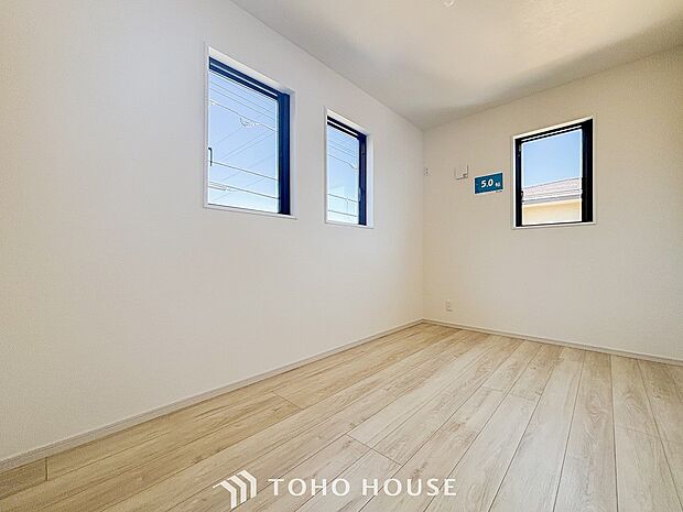 採光もアクセントの一つとして。プライベートルームにはやさしい光が射し込んでいます。