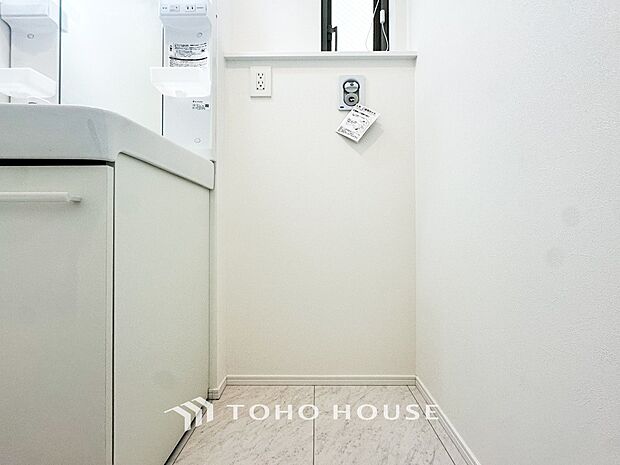 洗濯機を配置しても十分なスペースを確保しております。