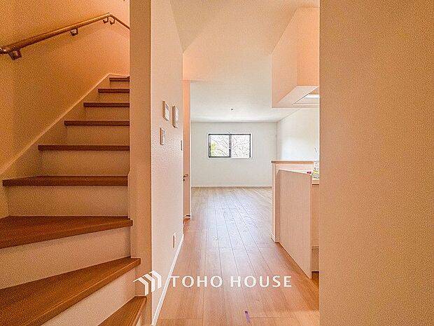 階段にはお子様やお年寄りに安心な手すりをご用意。