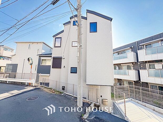 表現された空間は豊かな光と風を纏い、暮らしの時間を豊かにしてくれます。