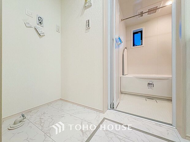 清潔感のあるプライベート空間は、身だしなみチェックや肌のお手入れに最適です。