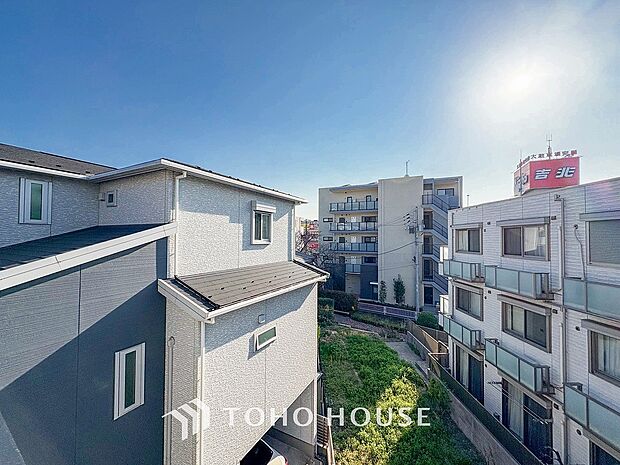 開放的で気持ちの良い眺望と青い空を満喫できます。