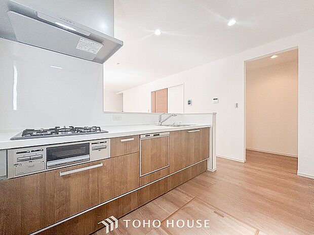 対面キッチンでリビングのご家族と会話を楽しみながらお料理できます。