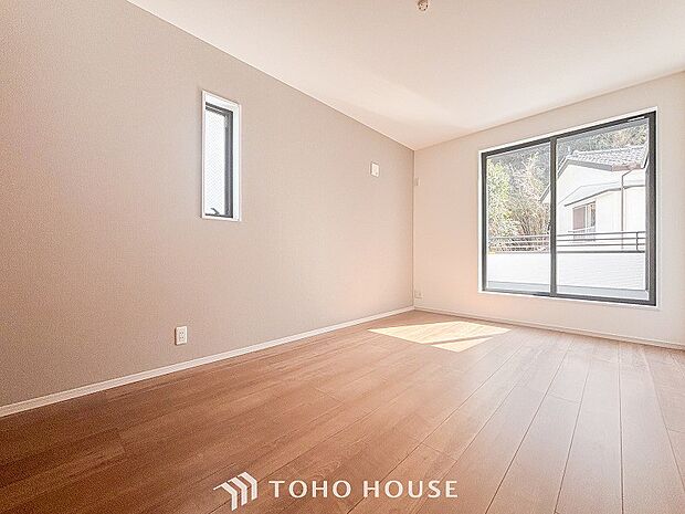 採光もアクセントの一つとして。プライベートルームにはやさしい光が射し込んでいます。