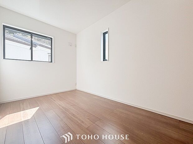 家族一人ひとりの大切なプライベート空間。趣味・感性で個性的に飾って頂けるようシンプルに仕上げてあります。