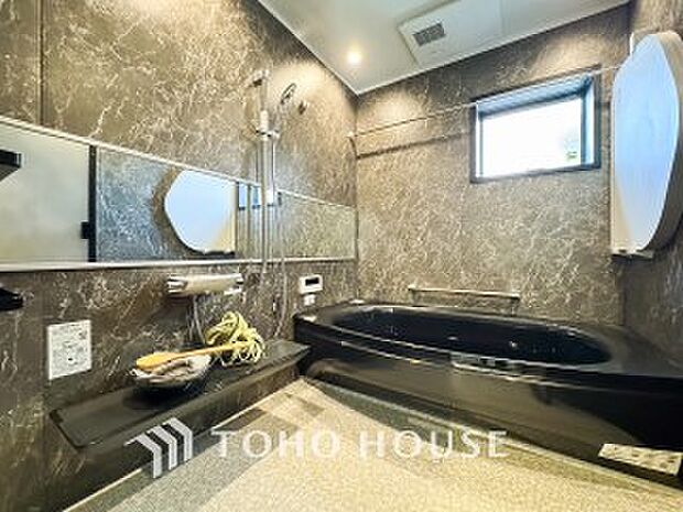 一日の疲れが癒される優雅なバスタイムを堪能できるゆとりあるバスルームです。