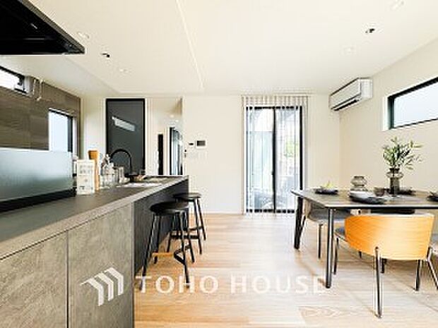 開放感あるリビングダイニング。ご家族とのんびりしたひと時を過ごせますね。