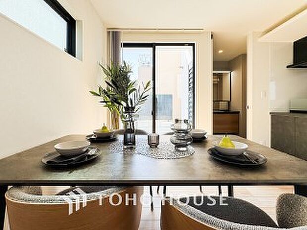 空気感という居心地の良いBGMは、暮らしのステージを彩り、心のやすらぎと満足感を与えてくれます。