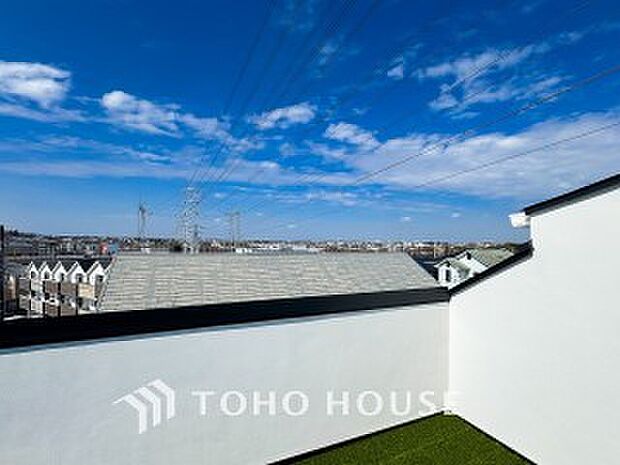 開放的で気持ちの良い眺望と青い空を満喫できます。