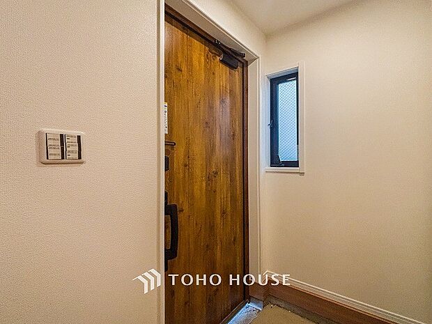 居住者の帰り、訪れる方を優しく迎えてくれる玄関です。