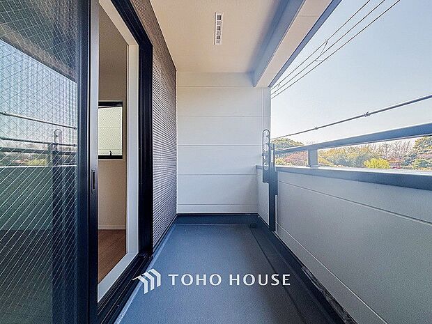 心地よい風を肌で感じることのできるバルコニー。