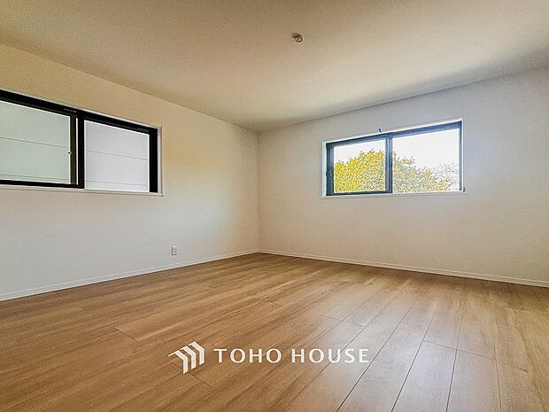 家族と過ごすひと時を溢れる光が優しく包み込むリビングダイニング。