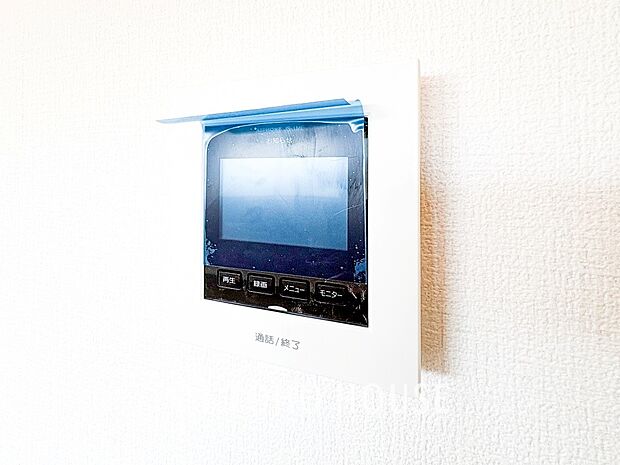 誰が来てもわかる様にモニター付きインターホンを設置。快適と安らぎを合わせた優しい設計。