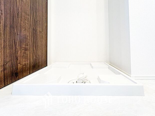 洗濯機を配置しても十分なスペースを確保しております。