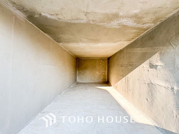 大切なお車を雨や風から守ってくれる地下車庫付です。