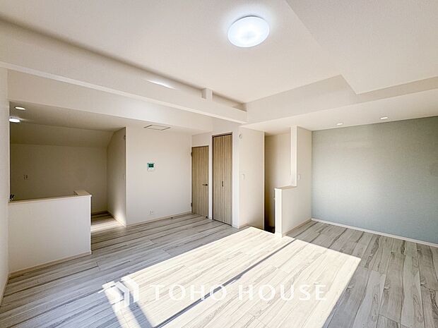 忙しい朝でも、しっかり家族が揃って食事をして頂けるゆとりある大きさのダイニングスペース。