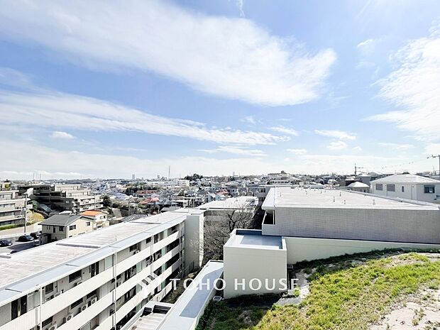 開放的で気持ちの良い眺望と青い空を満喫できます。