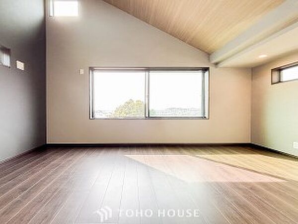 落ち着いた雰囲気に包まれた伸びやかな空間で、ゆったりと家族団らんの時間を過ごせます。