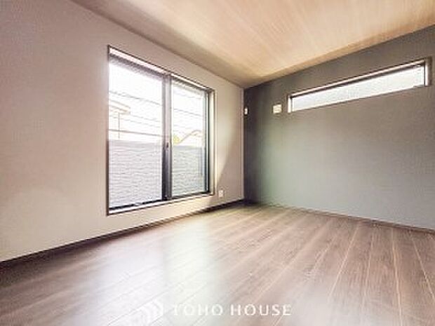 採光もアクセントの一つとして。プライベートルームにはやさしい光が射し込んでいます。