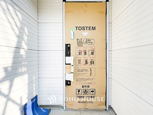 住む人や訪れる人やさしくエスコートする玄関アプローチ。